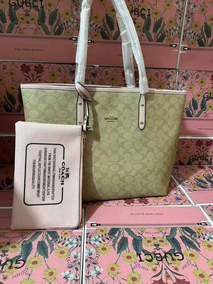 Coach
100 dhs✅
Size：43cm
High-quality with box

Zain35
♥️♥️♥️