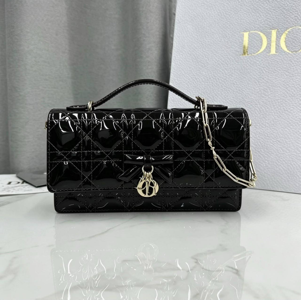 Dior
100 dhs🇦🇪🇦🇪

GOOD-quality 
with box

Zain35
♥️♥️♥️