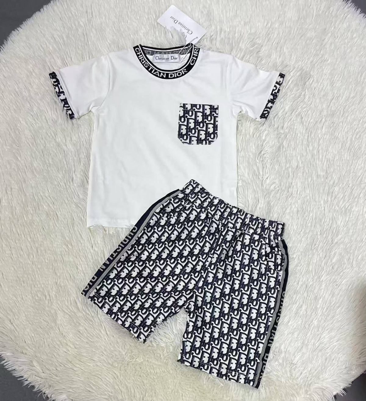 Fendi
Loewe
Dior
Gucci
D&G 


3-6m，6-12m，12-18m，2-3y，3-4y，4-5y，5-6y，7-8y，9-10y，11-12y。

110 aed

Zain151
♥️♥️♥️