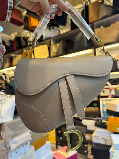 🌹 Dior Microbags
1️⃣ First quality +box🎁
Size : 24 * 20 cm
80 dhs✅
with box🎁

Zain115
♥️♥️♥️