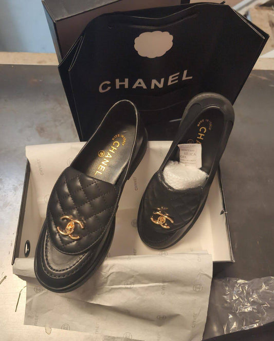 Chanel
size 36 to 41
130 dhs👑

Zain146
♥️♥️♥️
