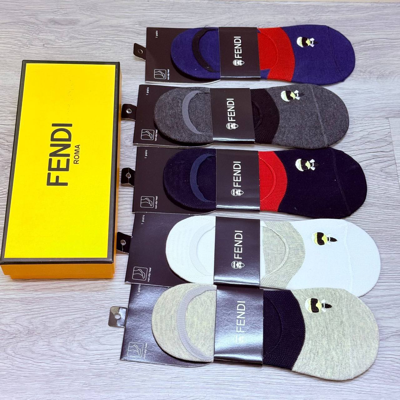 NEW CAME
SOCKS 
GOOD QUALITY 
35 dhs✅
(IN ONE BOX 5 PAIRS)

Zain40
♥️♥️♥️