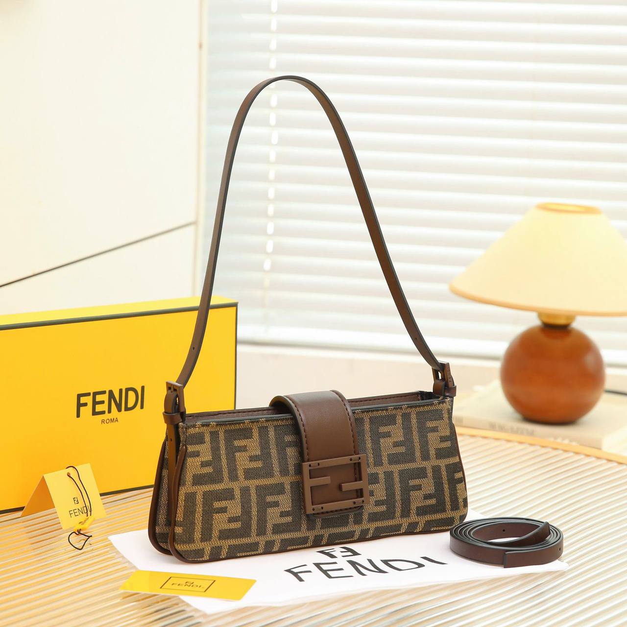 FENDI 
NEW CAME 
GOOD QUALITY
 WITH BOX 
🎁🎁🎁

90 dhs✅

Zain39
♥️♥️♥️
