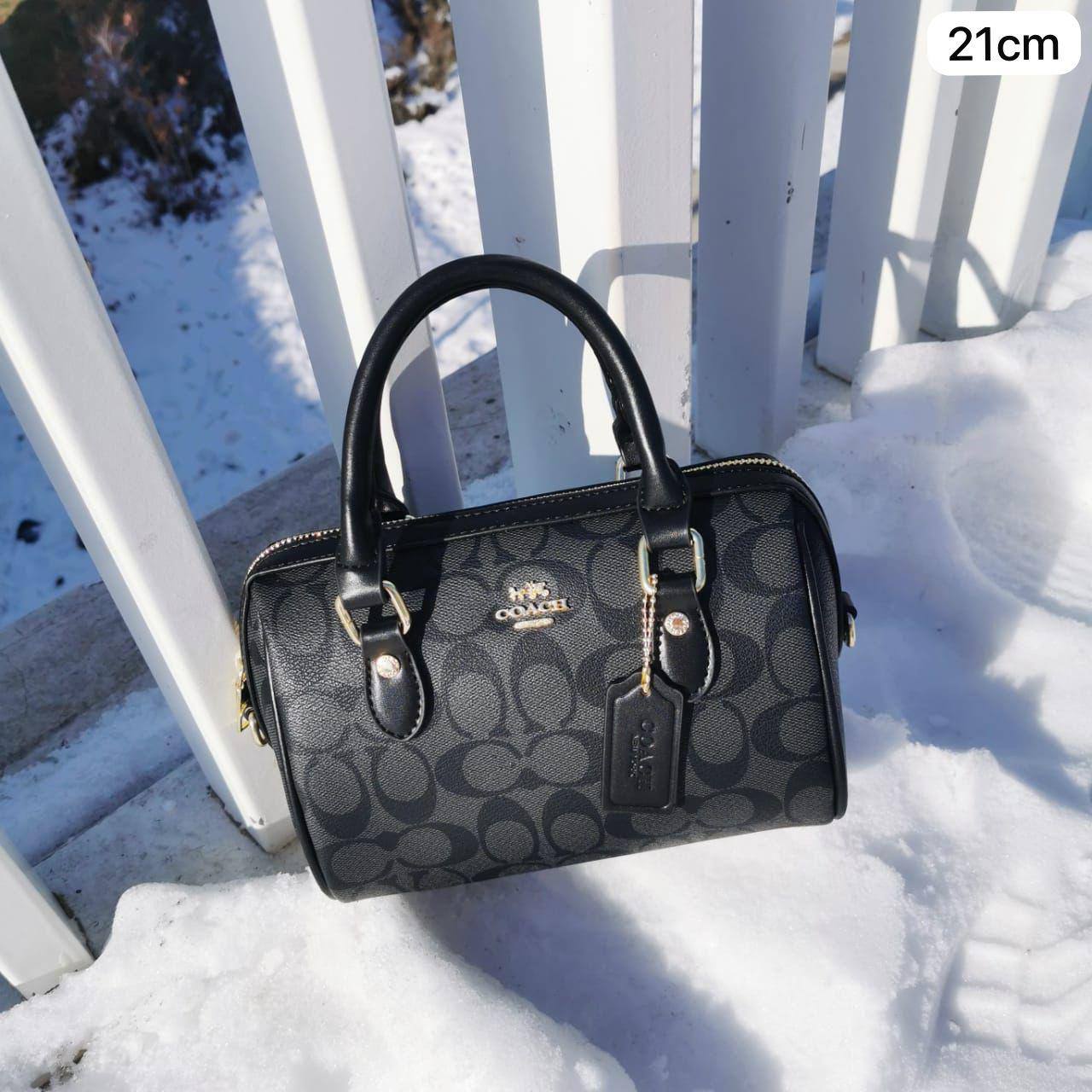 ❤️  Coach Rowan
1️⃣ First quality + 🎁
Size : 21 * 15  cm
85 dhs💓
with box 🎁

Zain115
♥️♥️♥️