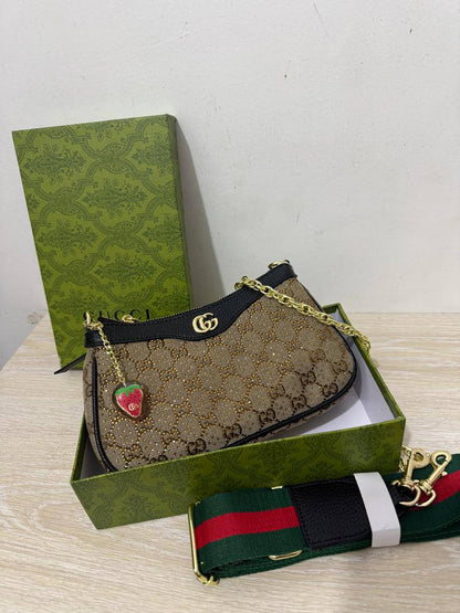Gucci

95 dhs🗽

with box
🎁🎁🎁

size 24cm

Zain26
♥️♥️♥️