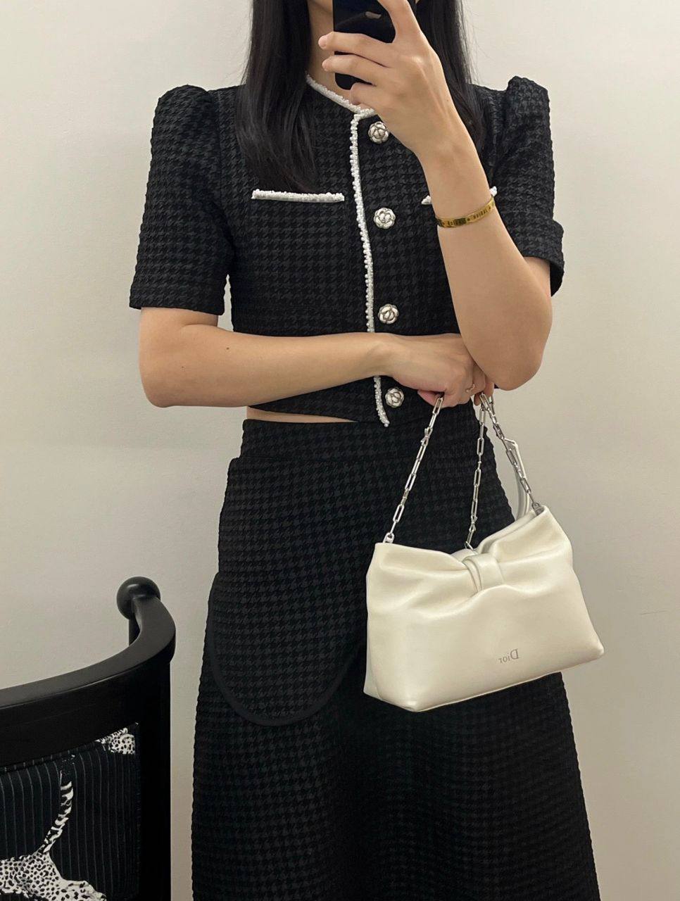 Dior
100 dhs✅
Good-quality 

with box🎁🎁🎁

Zain35
♥️♥️♥️