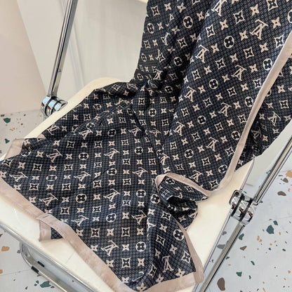 LV
💙*VIP QUALITY*💙
💙*100% SILK*💙
350 dhs✅

Zain281
♥️♥️♥️