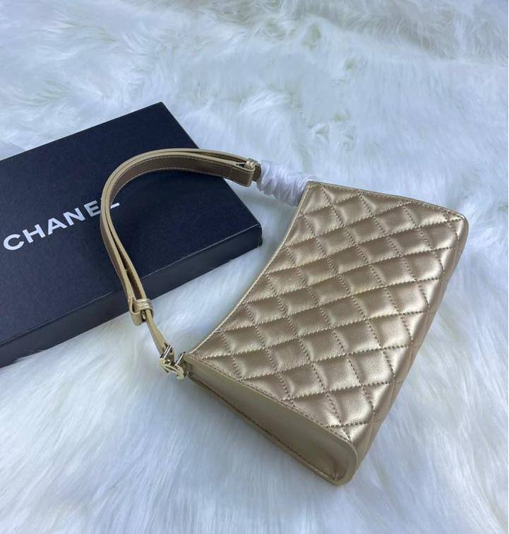 Chanel
95 dhs✅ 

with box
🎁🎁🎁

Zain72
♥️♥️♥️