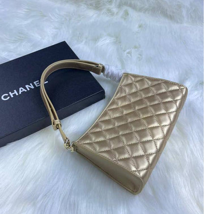 Chanel
95 dhs✅ 

with box
🎁🎁🎁

Zain72
♥️♥️♥️
