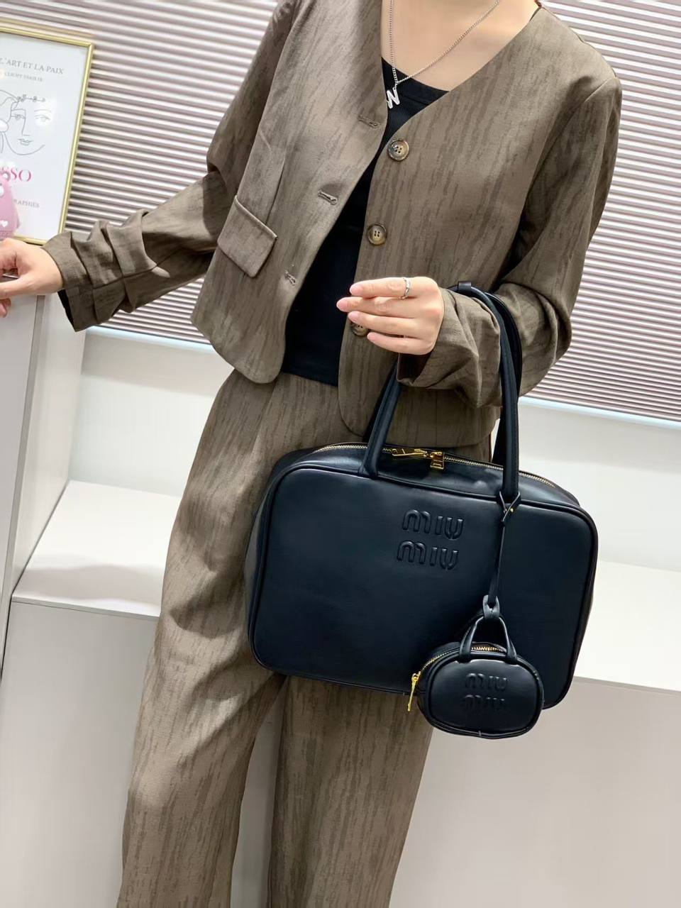 Miu Miu
105 dhs🪙🌨️

Zain177
♥️♥️♥️