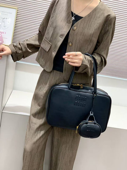Miu Miu
105 dhs🪙🌨️

Zain177
♥️♥️♥️