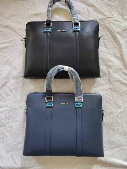 Laptop  bag 
good quality 
110 dhs❣️

Zain278
♥️♥️♥️