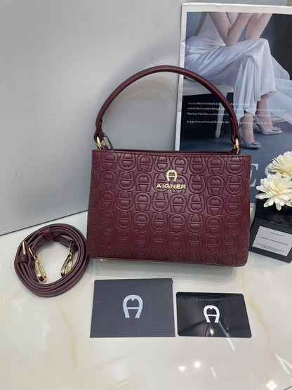 Aigner 
Size:21cm
without box 
95 dhs🪙🌨️

Zain148
♥️♥️♥️