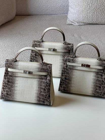 Hermes
kelly croc 25cm💕master quality😍with box❤️
750 dhs✅

Zain51
♥️♥️♥️