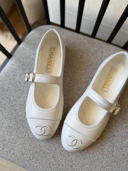 Chanel
𝑨𝑨𝑨 𝑸𝒖𝒂𝒍𝒊𝒕𝒚
𝑺𝒊𝒛𝒆 𝟑6 𝒕𝒐 𝟒2 
450 dhs✅

Zain81
♥️♥️♥️