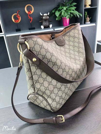 Gucci
110 dhs✅
Size:38*28 

Zain07
♥️♥️♥️