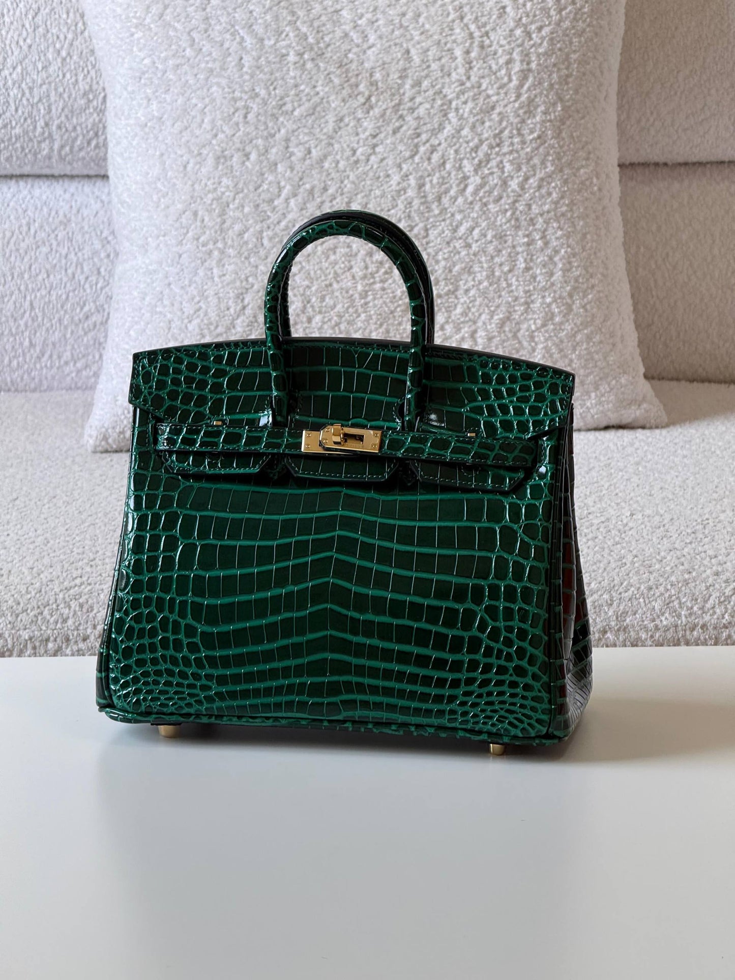 Hermes

birkin croc 25cm💥
Master quality ✅
with box📦

780 dhs❣️

Zain52
♥️♥️♥️