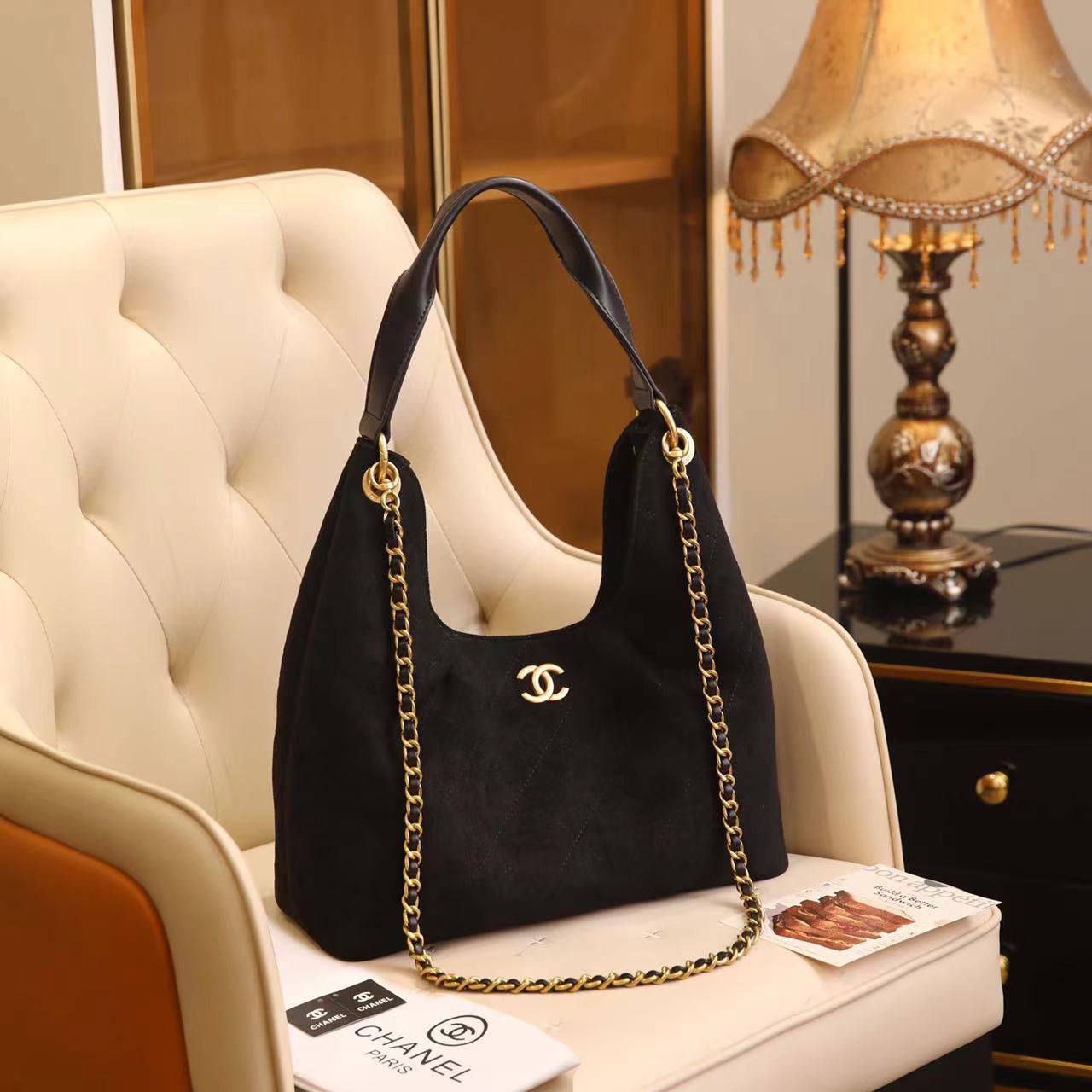 CHANEL
SIZE  ……… 31CM 🥰
95 dhs🪙🌨️

Zain244
♥️♥️♥️