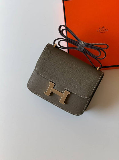 Hermes
 constance 18cm💥Master quality ✅with box📦
340 dhs✅

Zain52
♥️♥️♥️