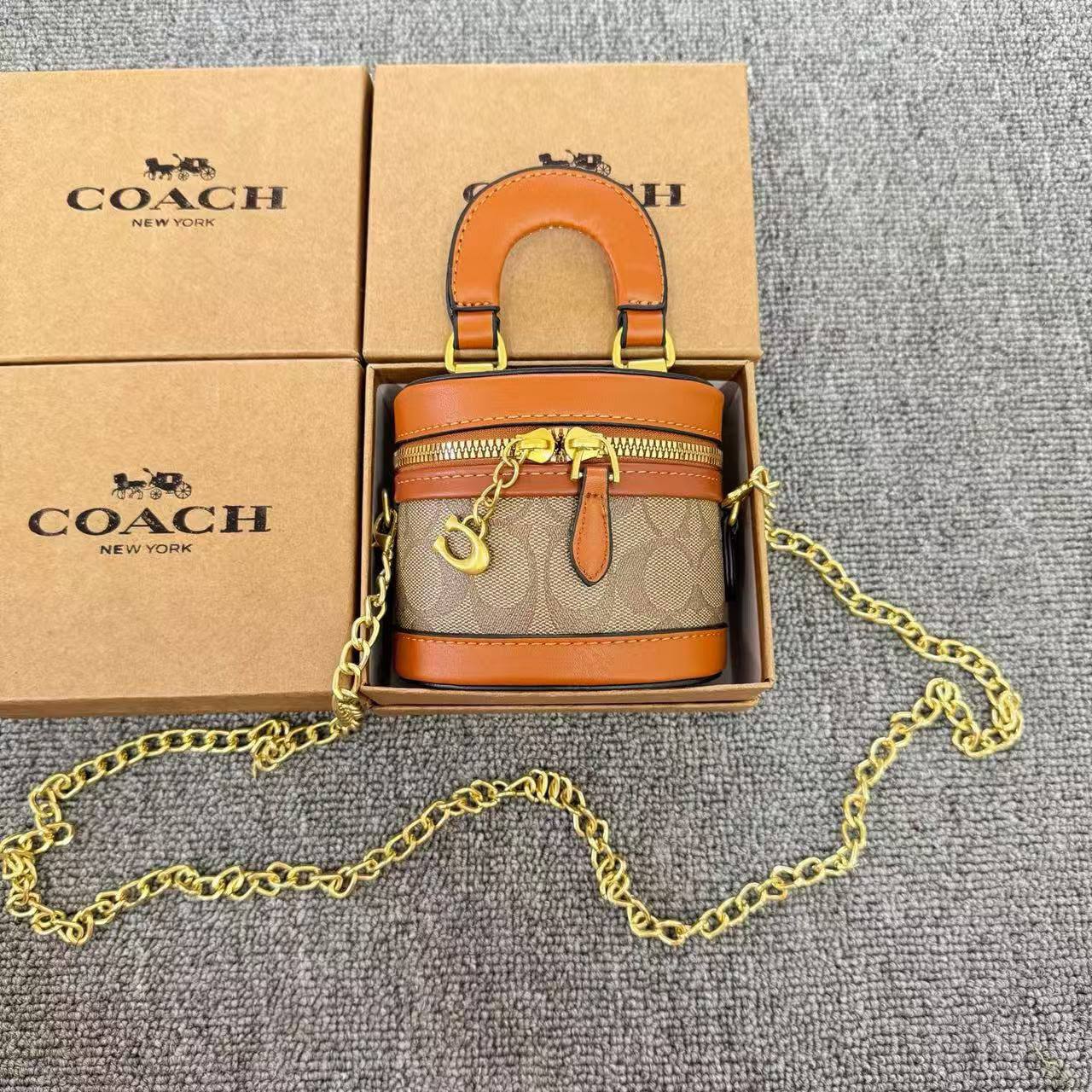 Coach
Size  11.5×10cm
withbox  
90 dhs💓

Zain04
♥️♥️♥️