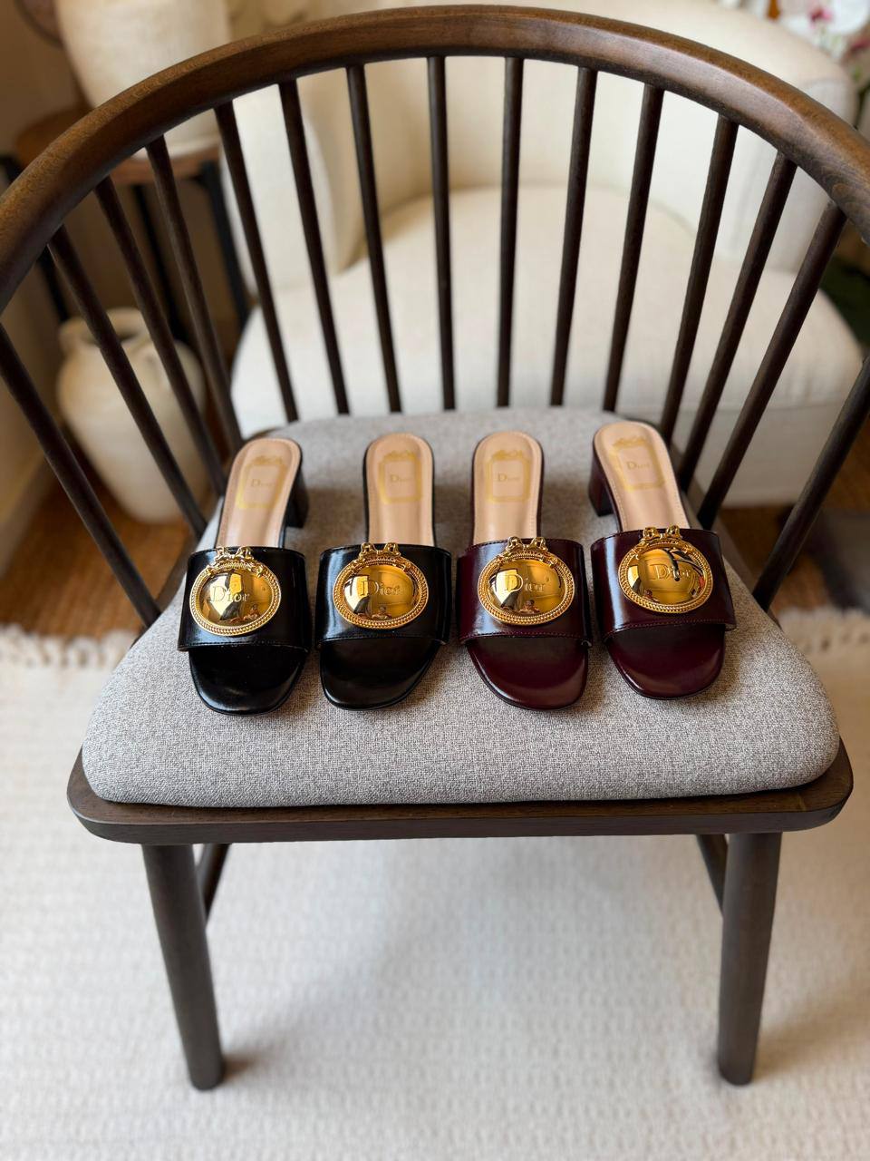 Dior
𝐕𝐈𝐏 𝐐𝐔𝐀𝐋𝐈𝐓𝐘
𝐒𝐈𝐙𝐄 {35 𝐭𝐨 42} 
450 dhs✅

Zain81
♥️♥️♥️