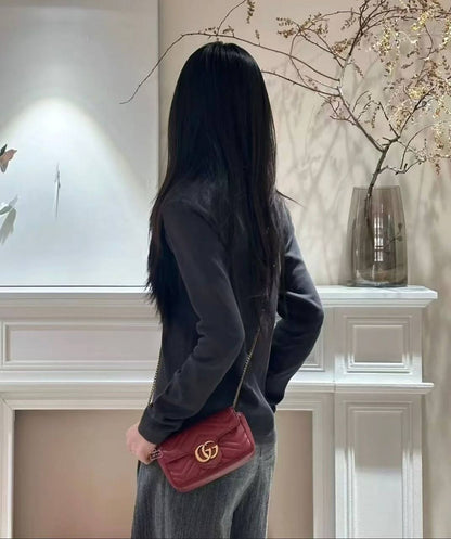 GUCCI MARMONT MINI SIZE 
GOOD QUALITY 

WITH BOX 
🎁🎁🎁

90 dhs🪙🖤

Zain39
♥️♥️♥️