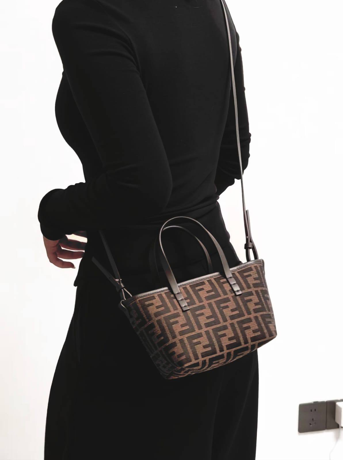 Gucci

90 dhs🇦🇪🇦🇪

with box
size 19cm

Zain26
♥️♥️♥️