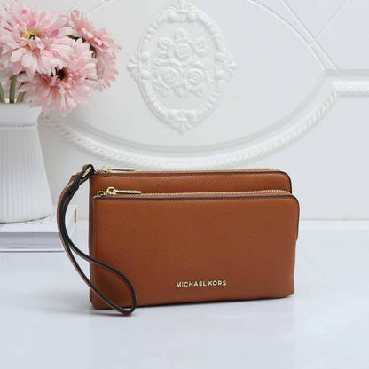 MK
Small hand bag
50 dhs✅

Zain136
♥️♥️♥️