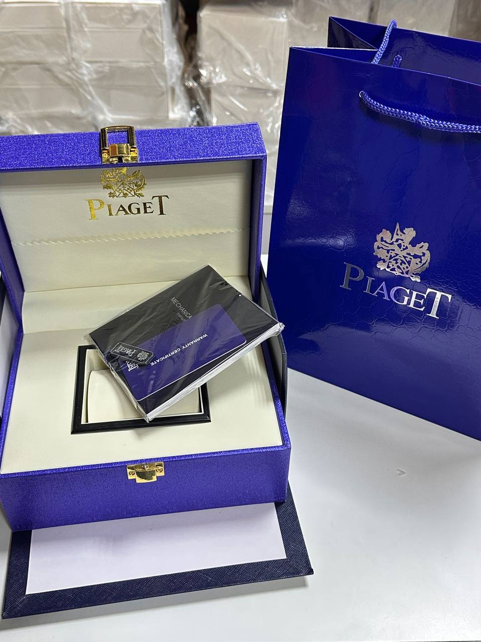 Watches Boxes
Master Box + Paper bag & Card
🎁🎁🎁

50 dhs🪙🌨️

Zain85
♥️♥️♥️