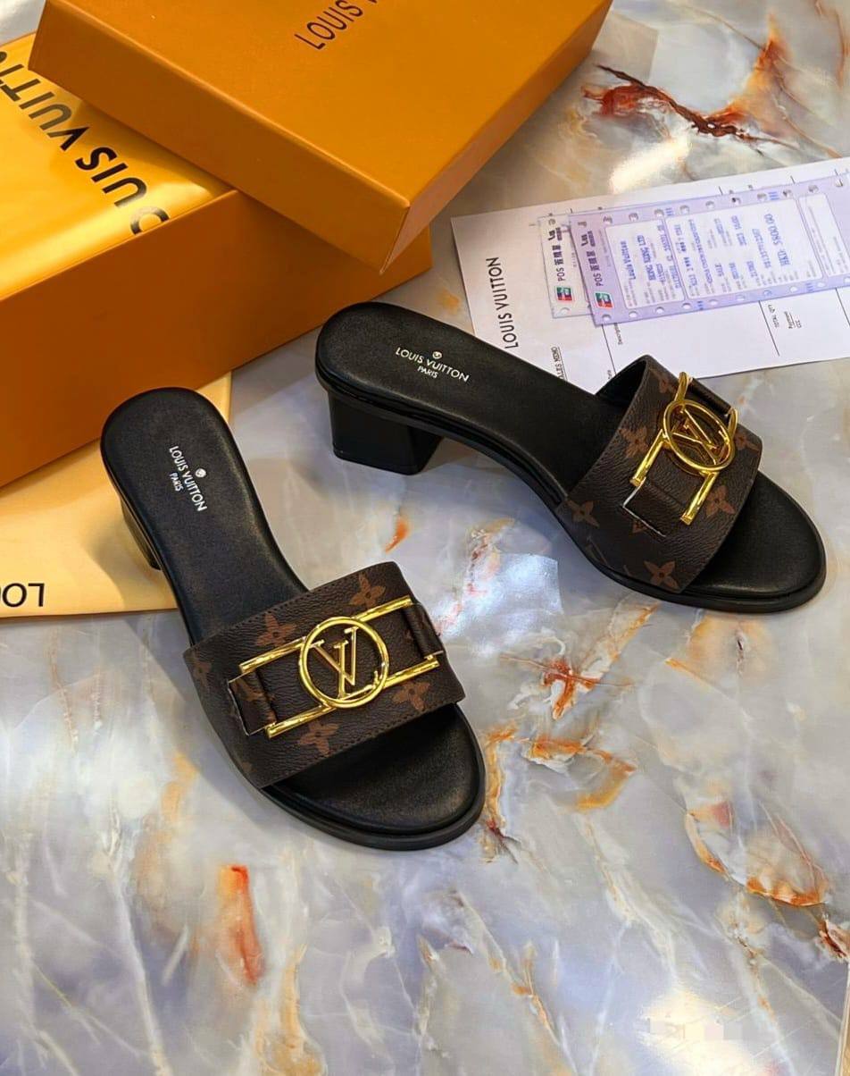 LV

180 dhs🌺
*SIZE  36   TO   42*

Zain224
♥️♥️♥️