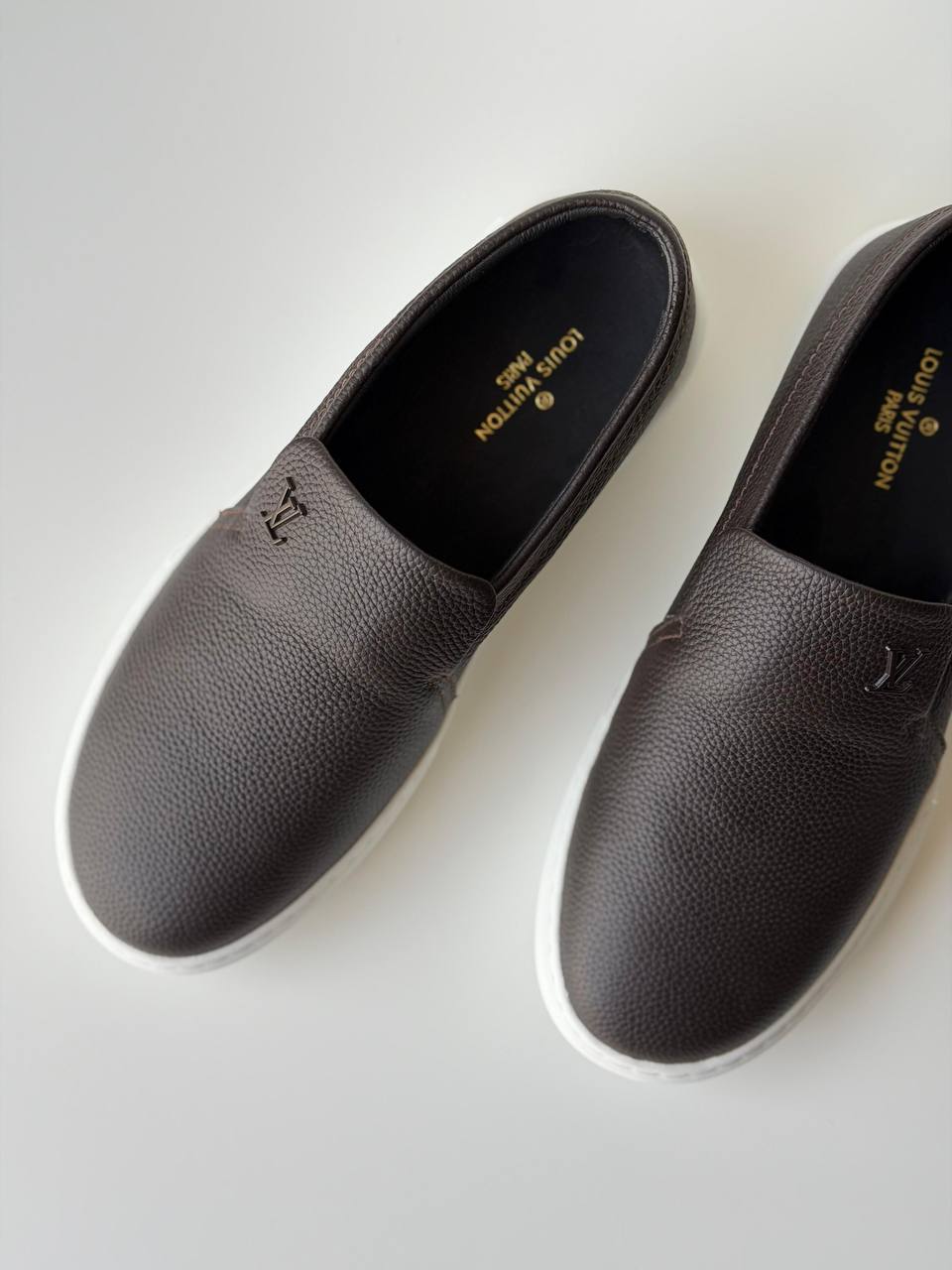 LV Pacific loafer
*AAA quality*
*size: 40 to 46*
590 dhs❣️

Zain185
♥️♥️♥️