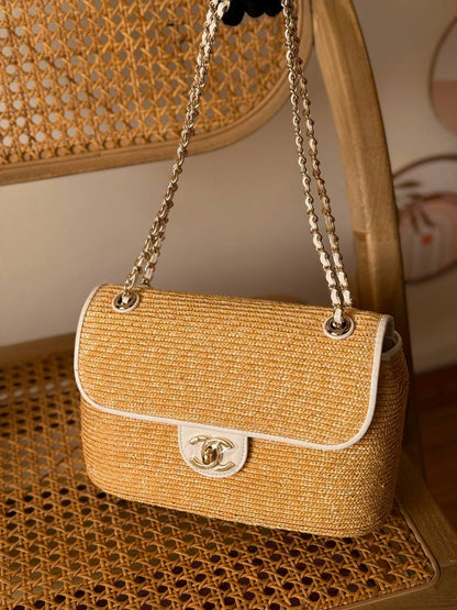 New Collection✨✨✨
CHANEL
23cm
350 dhs🇦🇪🇦🇪
*MASTER QUALITY*
With box🎁

Zain167
♥️♥️♥️