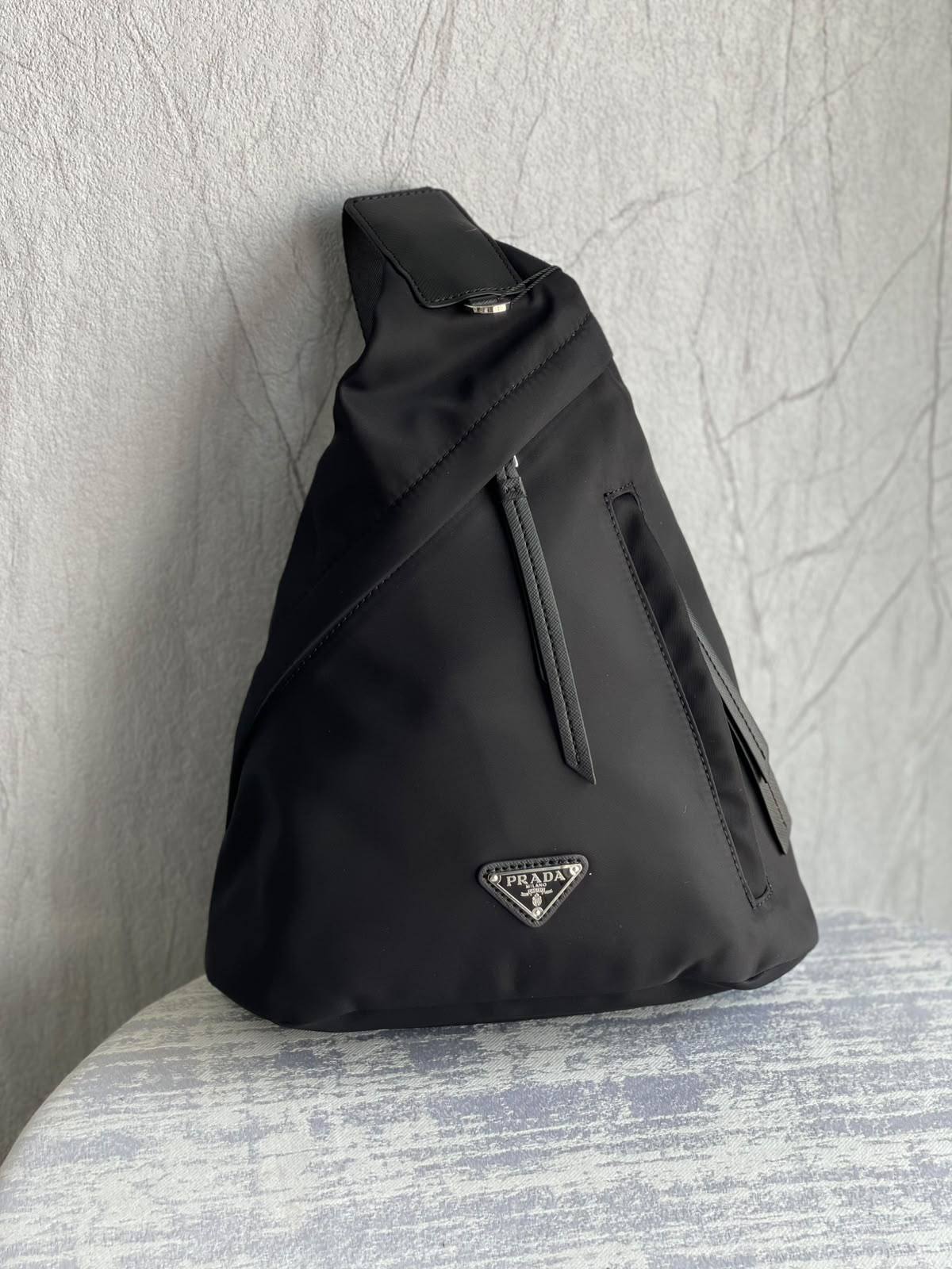 PRADA

Unisex Cross Bag

Master Quality

470 dhs🇦🇪

Zain179
♥️♥️♥️