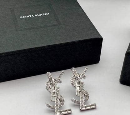 YSL
Earring 😍
Master quality 💯
With normal boxes 🗃️ 
55 dhs🇦🇪🇦🇪

Zain216
♥️♥️♥️