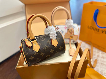 LV
20 cm 

with box
🎁🎁🎁

70 dhs🪙🌨️

Zain17
♥️♥️♥️