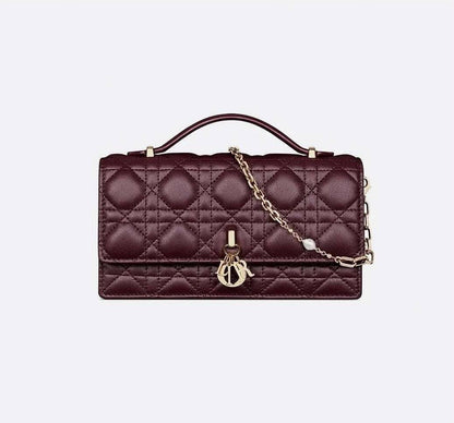 Dior
with box
110 dhs🇦🇪🇦🇪

Zain306
♥️♥️♥️