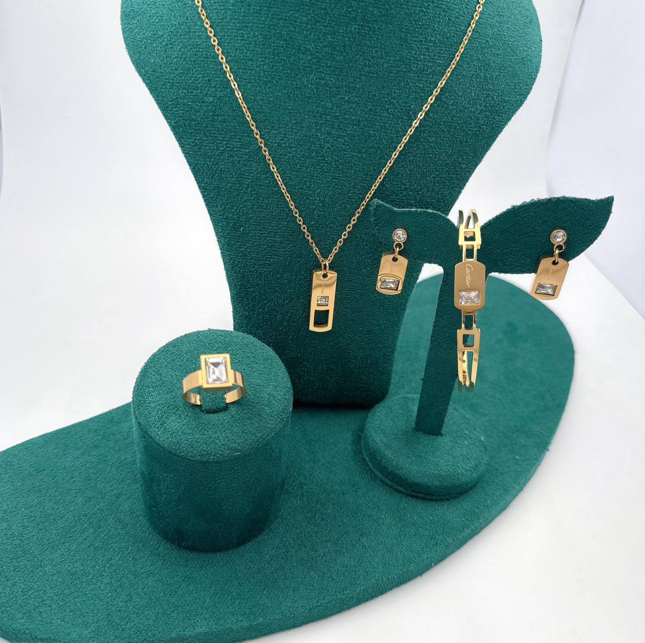 one Set Accessories
50 dhs🇦🇪

Zain45
♥️♥️♥️