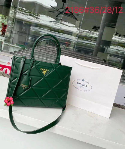 LV - Prada
110 dhs🌺

Zain143
♥️♥️♥️