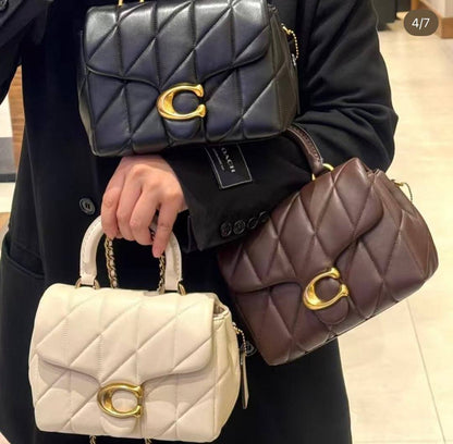 Coach
95 dhs✅

with box
🎁🎁🎁

size 20cm

Zain26
♥️♥️♥️