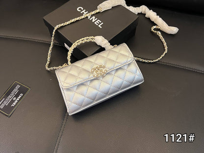 Chanel
100 dhs🇦🇪🇦🇪
with box
size 19cm

Zain26
♥️♥️♥️