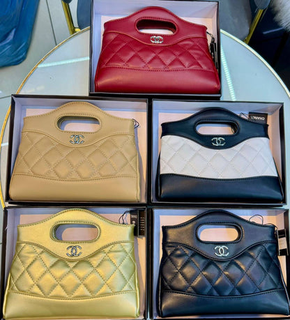 CHANEL
90 dhs🪙💕

with box
🎁🎁🎁

Zain190
♥️♥️♥️