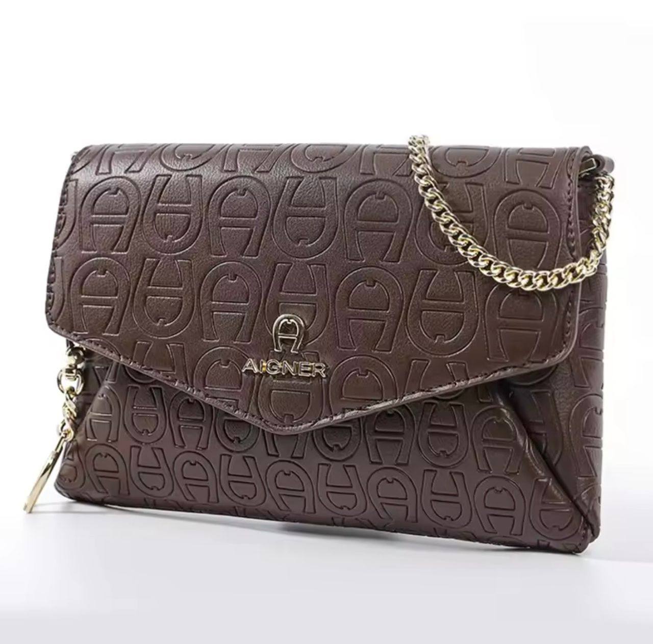 Aigner

85 dhs🌺

with box
🎁🎁🎁

size 20cm

Zain35
♥️♥️♥️