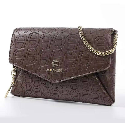 Aigner

85 dhs🌺

with box
🎁🎁🎁

size 20cm

Zain35
♥️♥️♥️