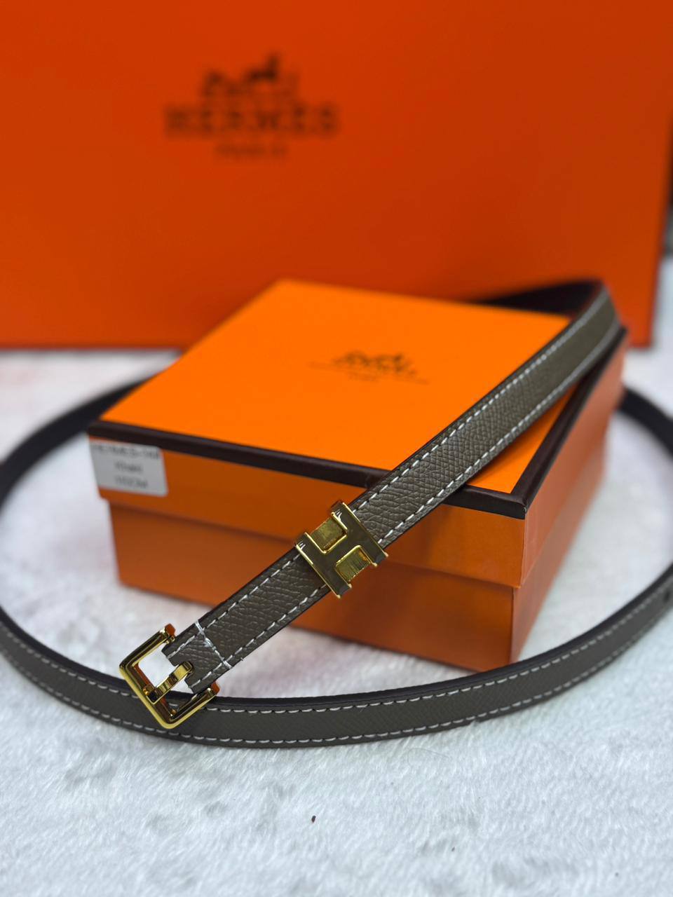 Hermes 

With box
🎁🎁🎁

50 dhs🪙🌨️

Zain93
♥️♥️♥️