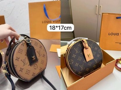 18🌹 LV petite boite 
1⃣️Frist quality +🎁
Size : 18 * 17 cm
85 dhs✅
with box🎁

Zain60
♥️♥️♥️