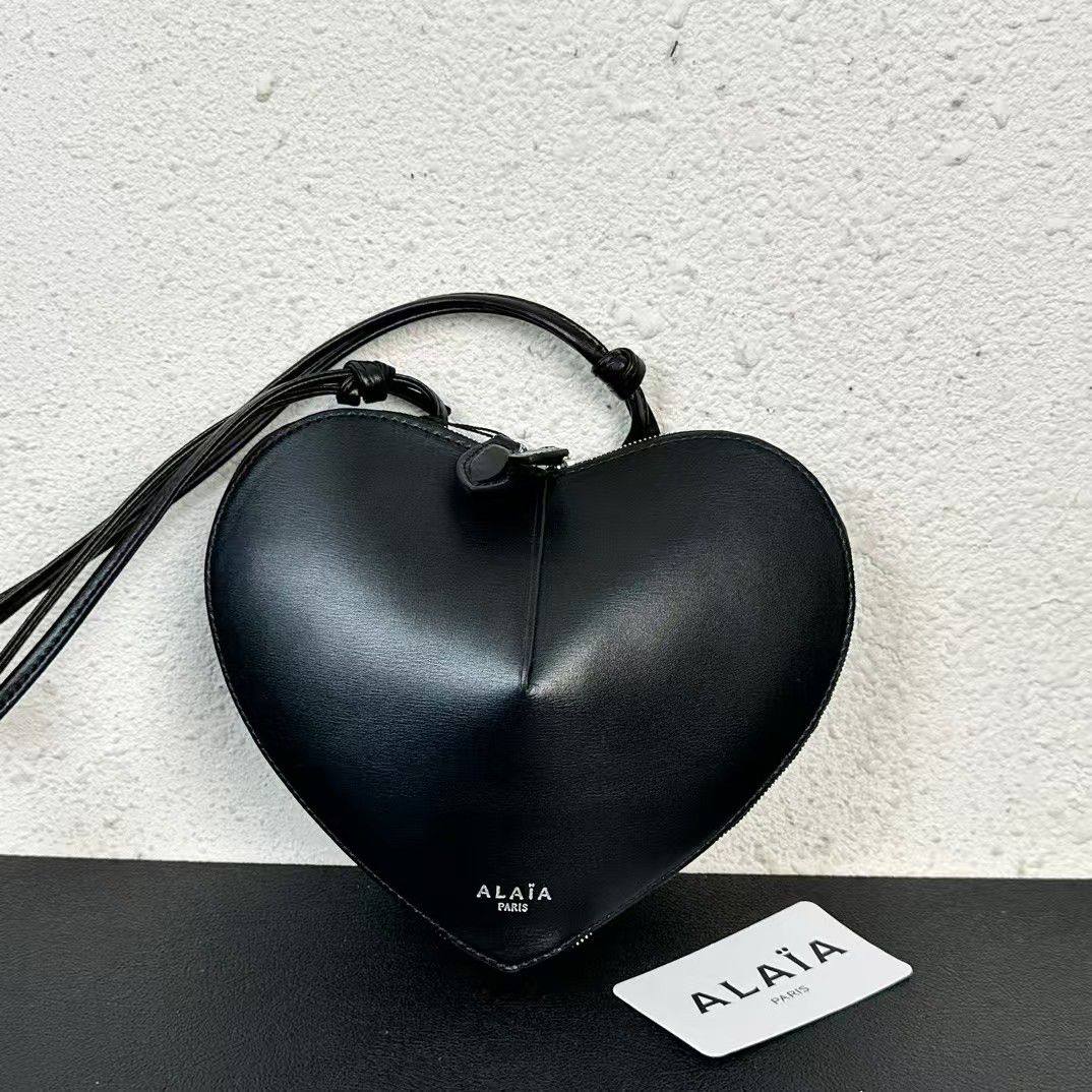 Alaia
Master
330 dhs✅

Zain141
♥️♥️♥️