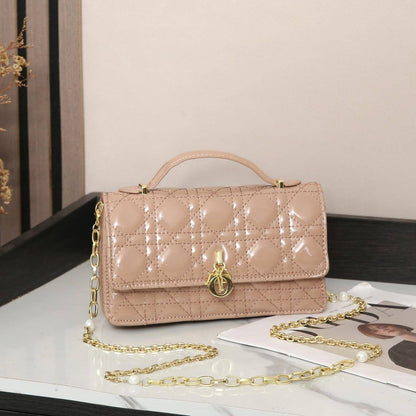 Dior
Best quality 
with box’s 
🎁🎁🎁

110 dhs🪙💕
size 21cm

Zain158
♥️♥️♥️