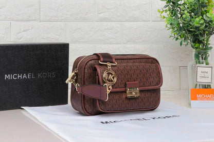 MK 
 GOOD QUALITY
85 dhs✅

Zain39
♥️♥️♥️