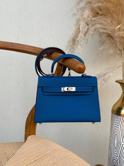 HERMES
19cm
340 dhs🇦🇪🇦🇪
Top quality 
With box🎁

Zain167
♥️♥️♥️