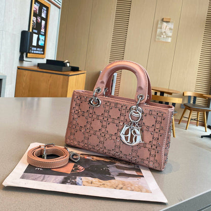 Dior
Best quality
With box’s
🎁🎁🎁

125 dhs🌺
size 24cm

Zain158
♥️♥️♥️